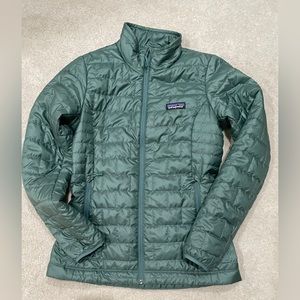Patagonia nano puff jacket 
Regen green 
Excellent condition 
Size XS
